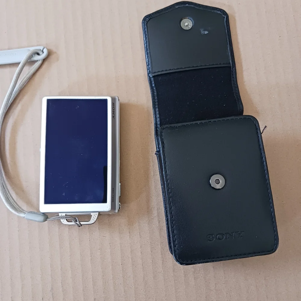 Camera Sony Cybershot  Silver Like New 8.1 Mega Pixels